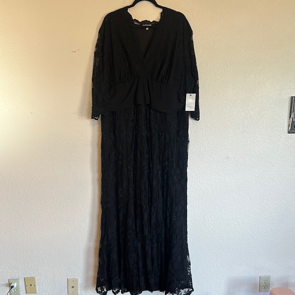 PLUS SIZE: KIYONNA. Elegant Black Lace Dress.